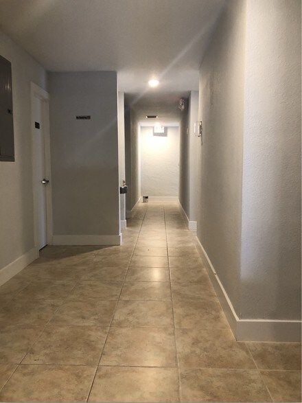 More Photos Of 381-391 E 8th St, Hialeah Storefront Retail Office For Lease