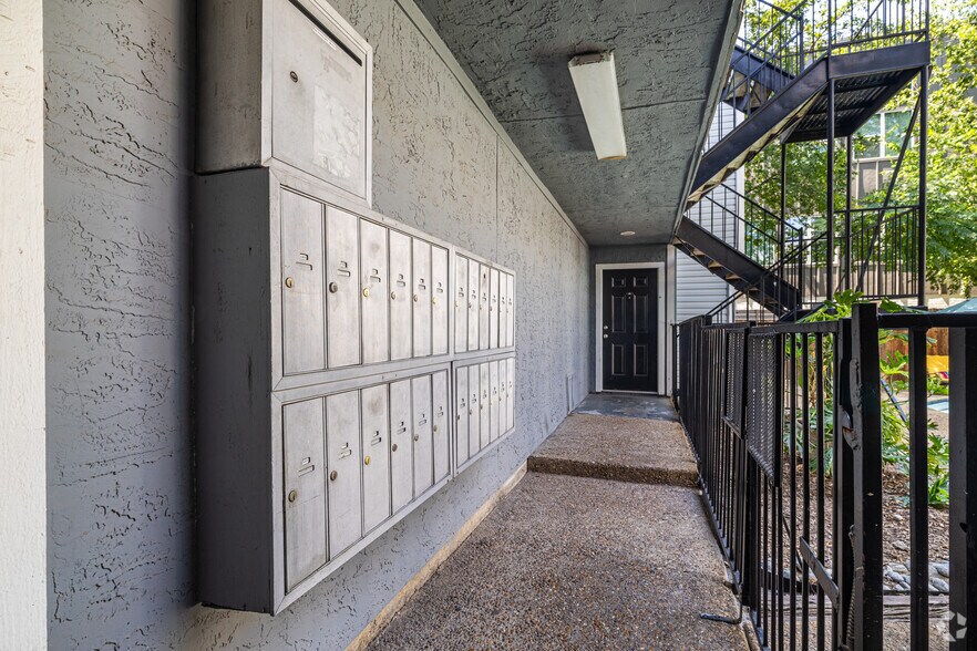 More Photos Of 4919 Belmont Ave, Dallas Apartments For Sale