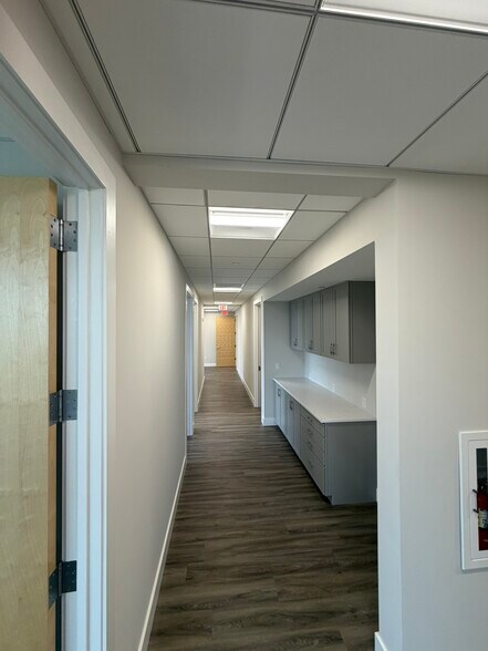 More Photos Of 2150 Goodlette-Frank Rd, Naples Office For Lease