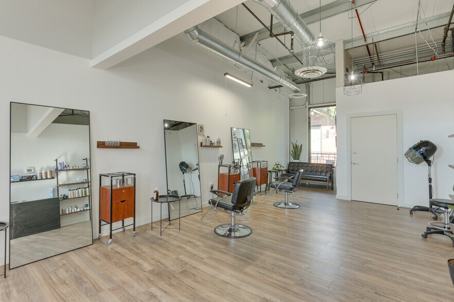 More Photos Of 4605 NE Fremont St, Portland Storefront Retail Office For Lease