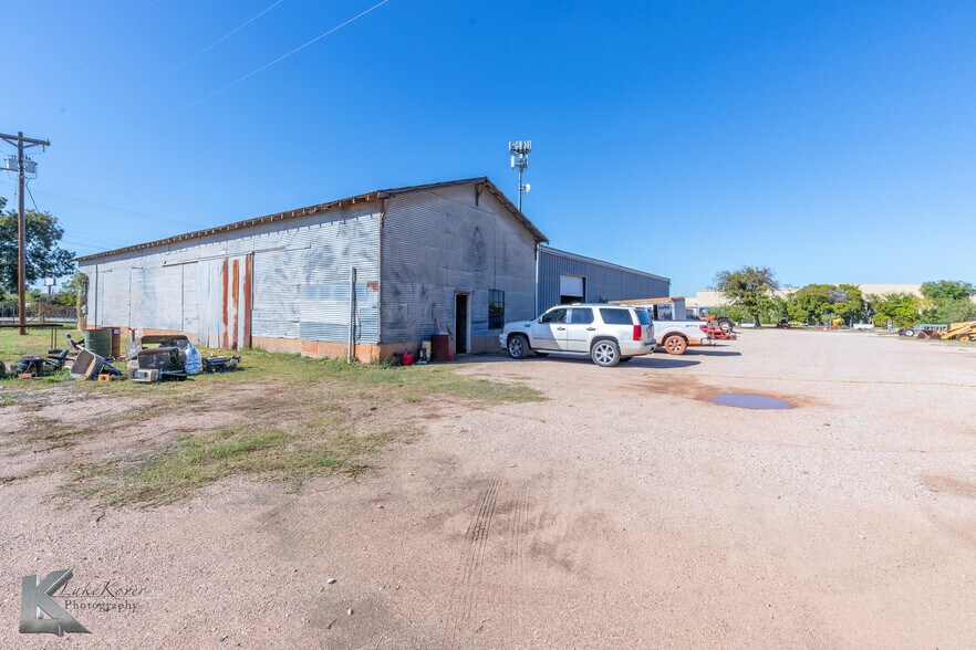 More Photos Of 1901 Cottonwood St, Abilene Industrial For Sale