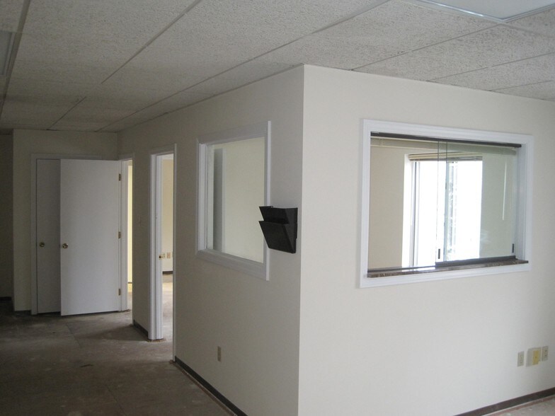More Photos Of 910 Boston Post Rd E, Marlborough Office For Lease