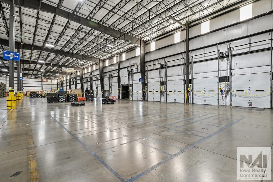 More Photos Of 4600-5000 20th Ave SW, Cedar Rapids Warehouse For Lease