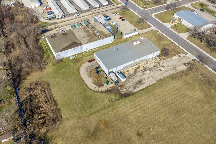 More Photos Of 1005 Geneva St, Shorewood Warehouse For Sale