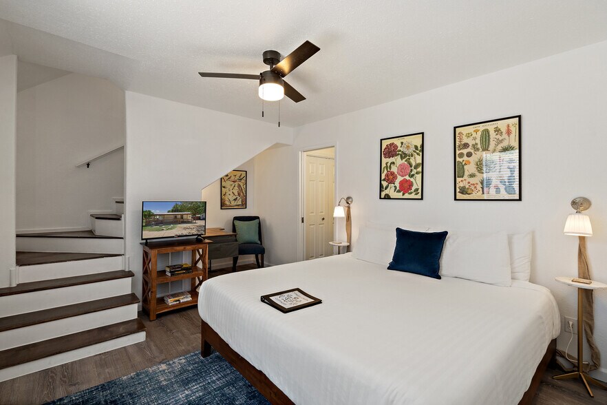 More Photos Of 104 Scudder Ln, Wimberley Hotel For Sale