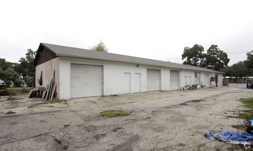 More Photos Of 13290 Pond Springs Rd, Austin Warehouse For Lease