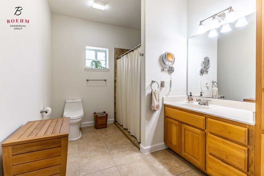 More Photos Of 50500 Interstate 10 W, Comfort Office For Sale