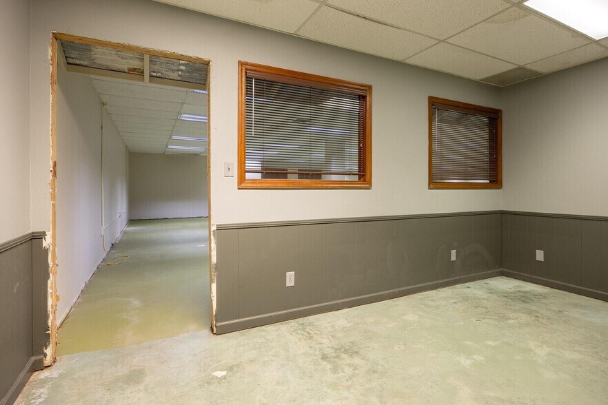 More Photos Of 240 Edwards St, Cleveland Office For Sale