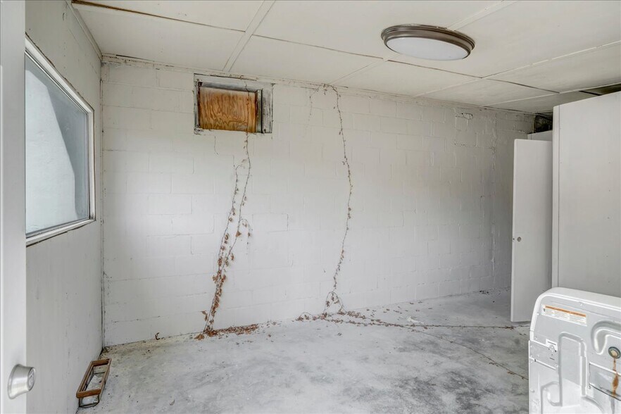 More Photos Of 131 S Jackson St, Hawkinsville Flex For Sale