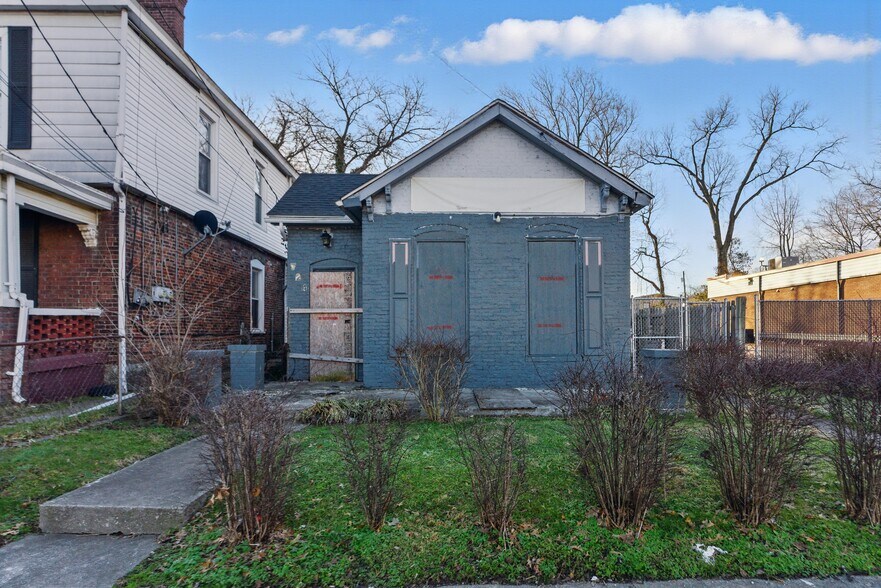 More Photos Of 724 N Broadway, Lexington Freestanding For Sale