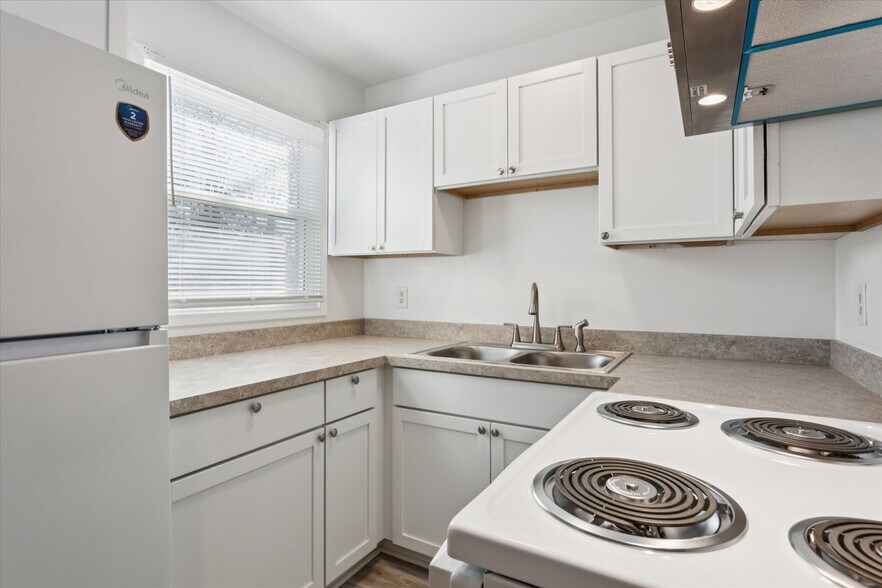 More Photos Of 6704 Cedar Lake Dr, Gloucester Apartments For Sale