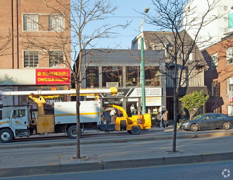 More Photos Of 200 Spadina Ave, Toronto Storefront For Sale