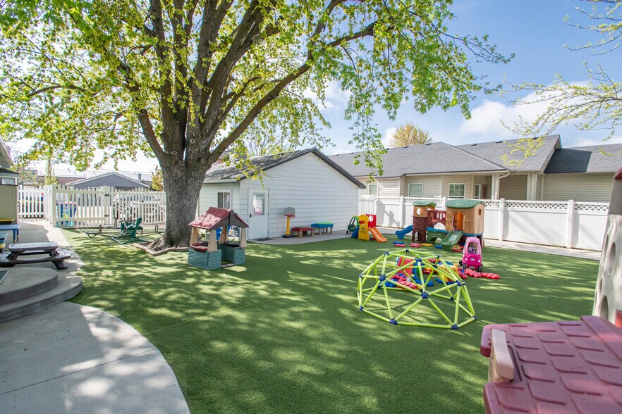 More Photos Of 1275 E State St, Eagle Daycare Center For Sale