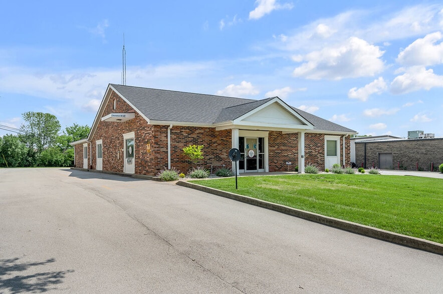 More Photos Of 250 Crossfield Dr, Versailles Light Manufacturing For Sale