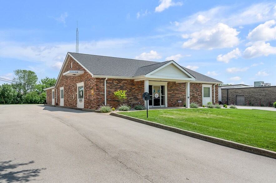 More Photos Of 250 Crossfield Dr, Versailles Industrial For Lease