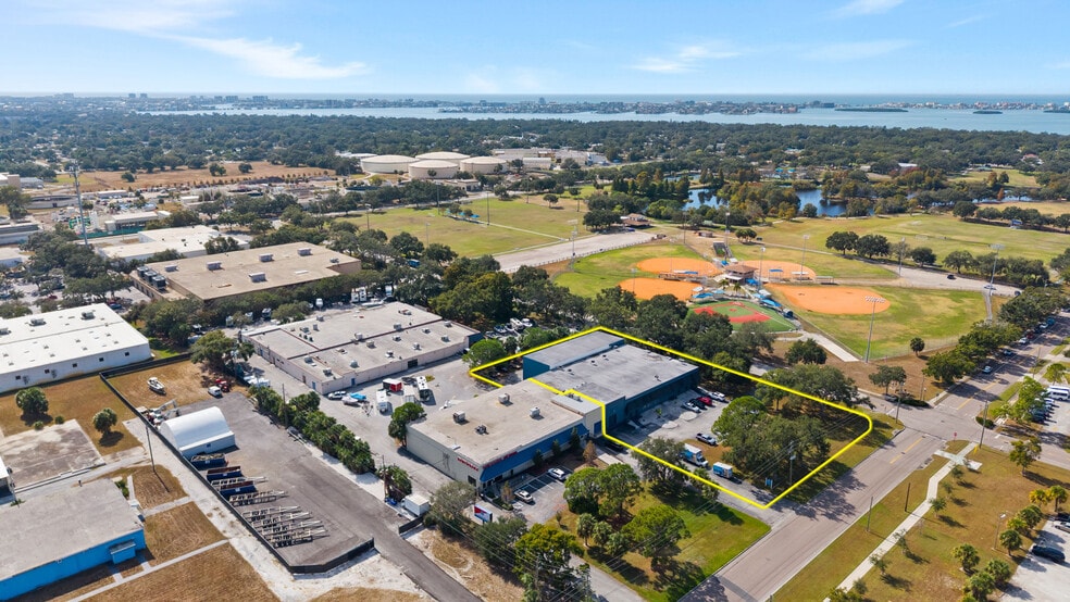 More Photos Of 7490 N 30th Ave, Saint Petersburg Showroom For Sale