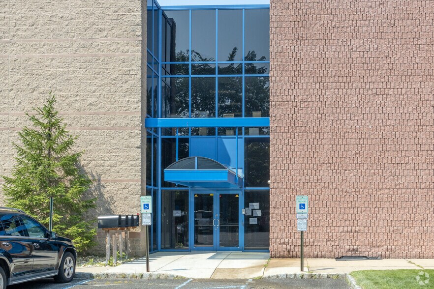 More Photos Of 40 Christopher Way, Eatontown Research And Development For Lease