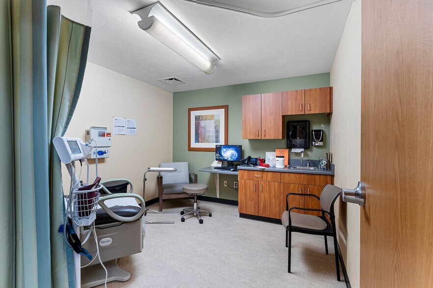 More Photos Of 445 S Adams St, Green Bay Office For Lease