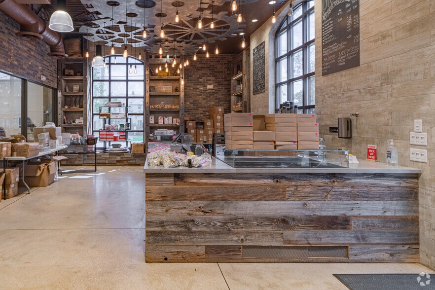 More Photos Of 1010 NE 5th Ave, Delray Beach General Retail For Sale