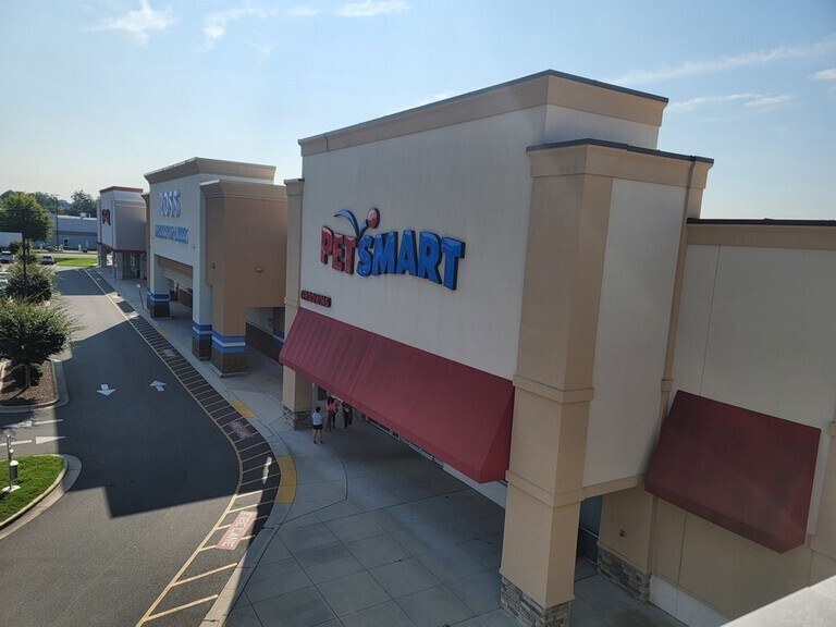 More Photos Of 730 Leonard, Albemarle Unknown For Lease