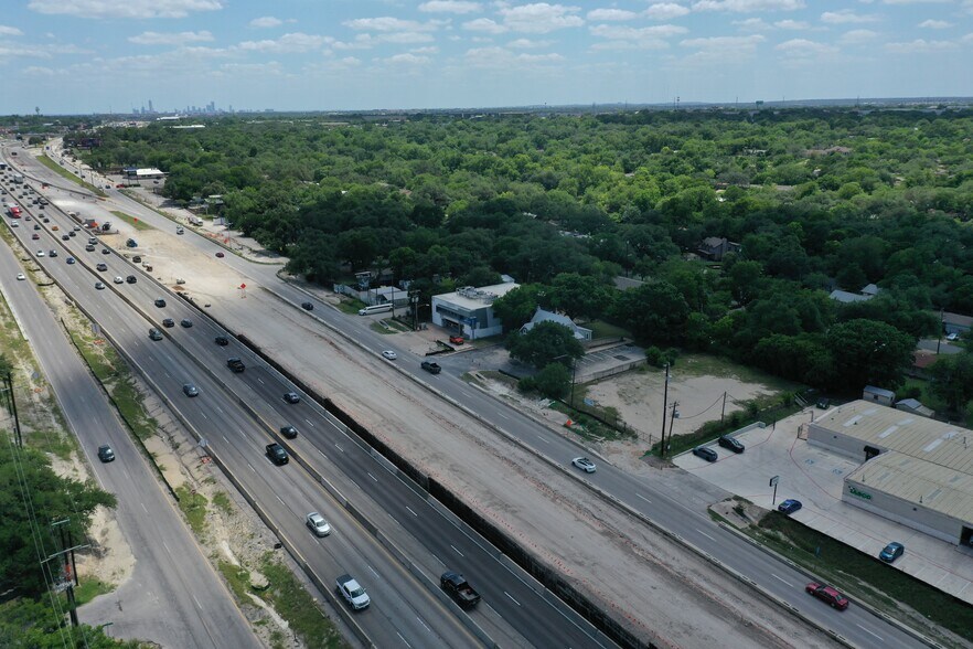 More Photos Of 11930 Interstate 35 hwy, Austin Land For Lease