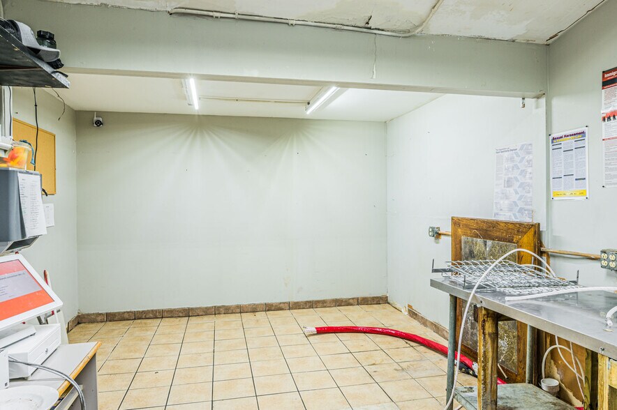 More Photos Of 1026-1038 Chestnut St, Bowling Green Restaurant For Sale