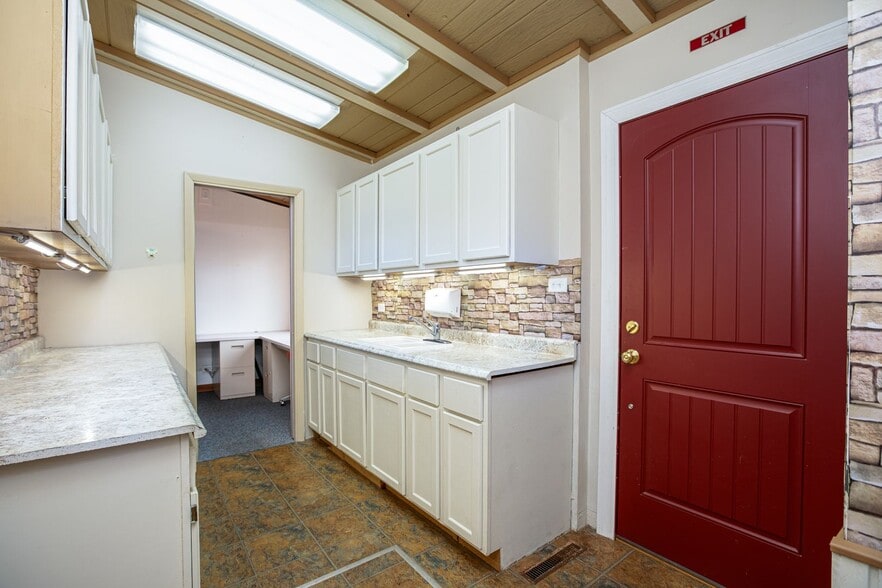 More Photos Of 1825 Roosevelt Rd, Wheaton Medical For Sale