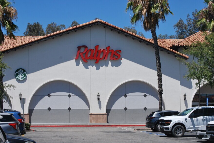 More Photos Of 29607 The Old Rd, Castaic Unknown For Lease
