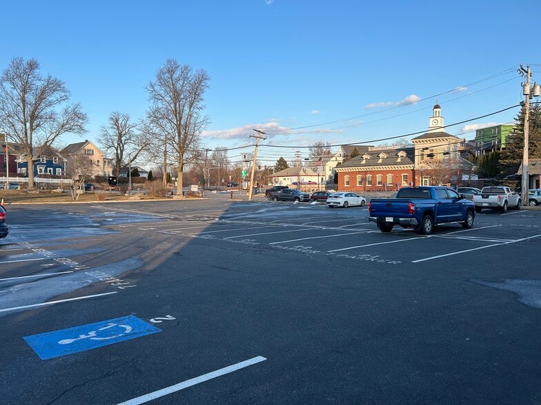 More Photos Of 11-15 Parker St, Gloucester Light Manufacturing For Lease