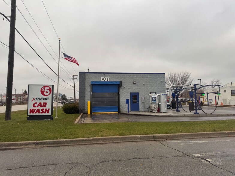 More Photos Of 527 N Green Bay Rd, Waukegan Carwash For Sale