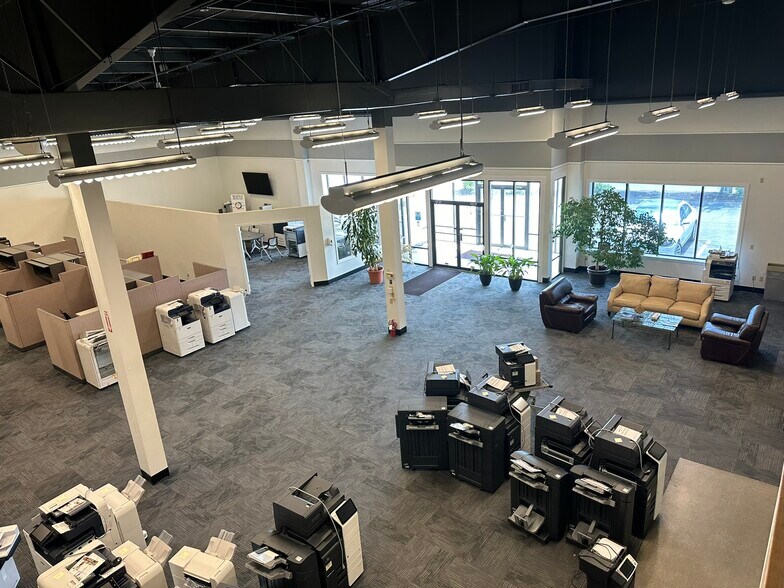 More Photos Of 275 Read St, Portland Flex For Sale