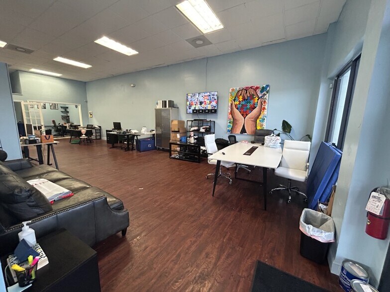 More Photos Of 6160-6170 Ulmerton Rd, Clearwater Unknown For Lease