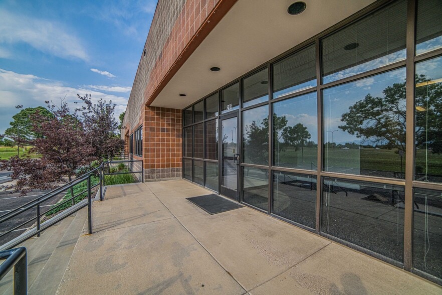 More Photos Of 1915 Aerotech Dr, Colorado Springs Office For Lease