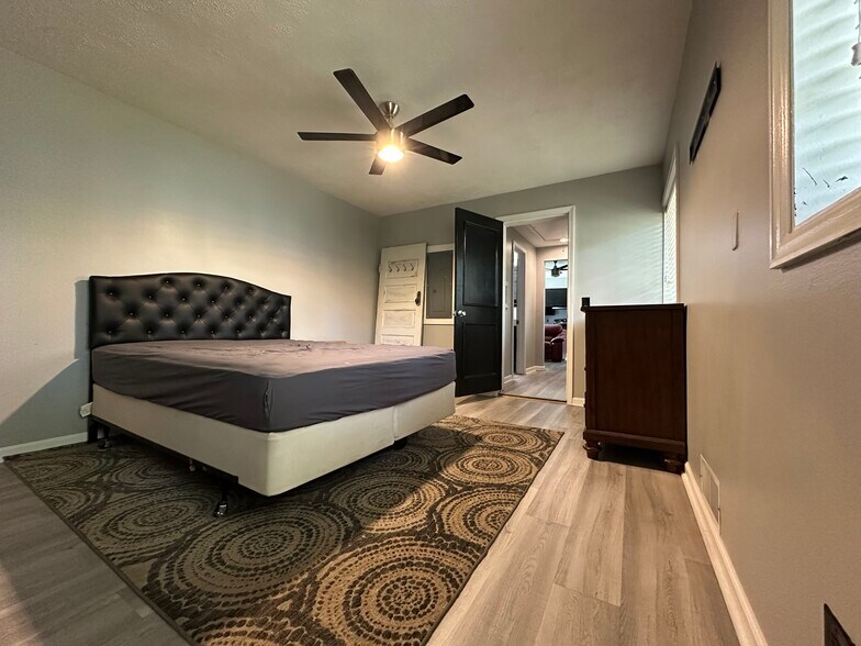 More Photos Of 10931 Telegraph Rd, Erie Flex For Sale