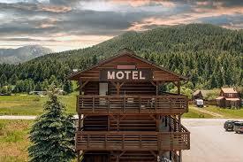 More Photos Of 91 US-89, Alpine Hotel For Sale