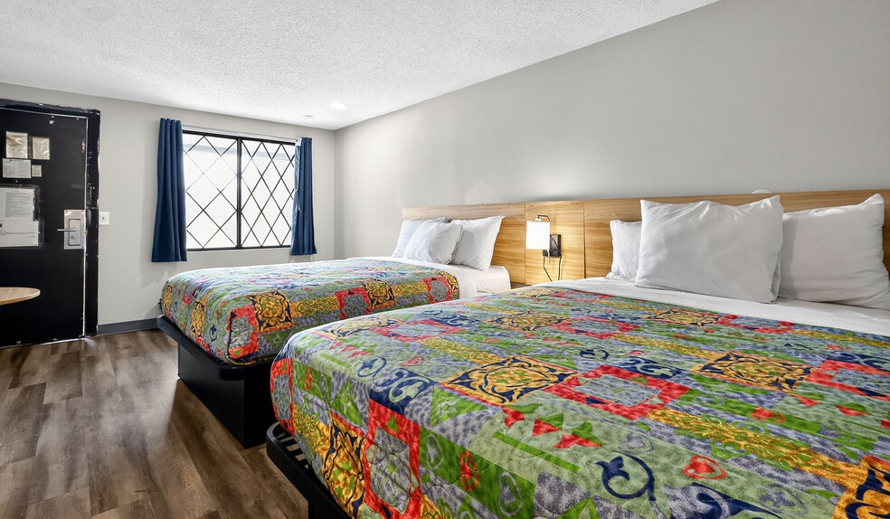 More Photos Of 1149 Oakes Rd, Racine Hotel For Sale