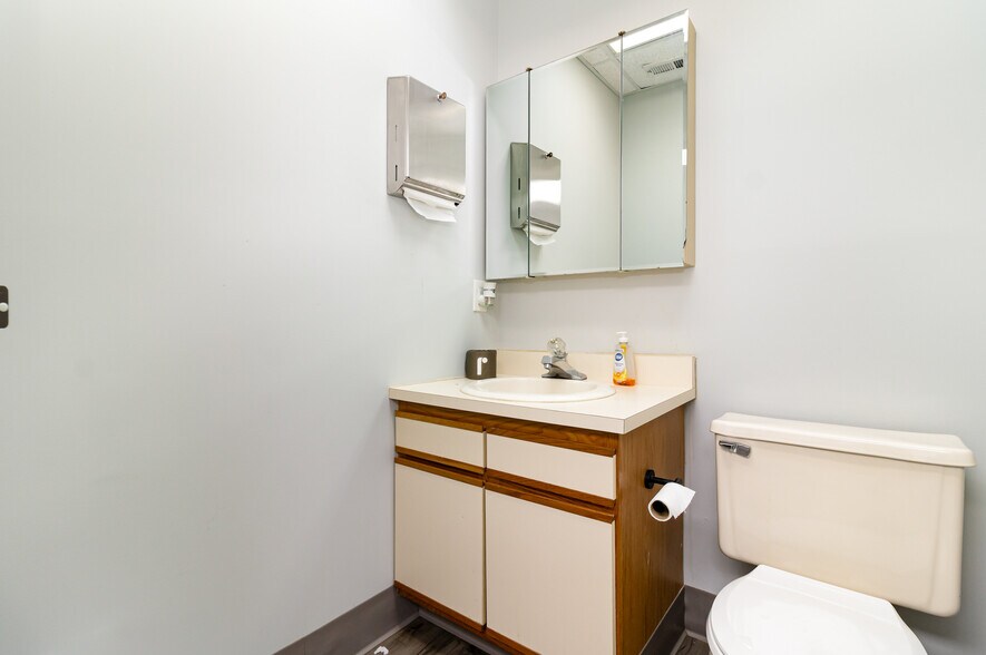 More Photos Of 2751 Blue Rock Rd, Cincinnati Medical For Sale