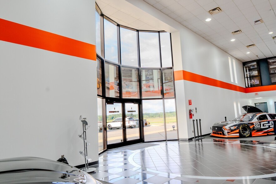 More Photos Of 320 Aviation Dr, Statesville Service For Sale