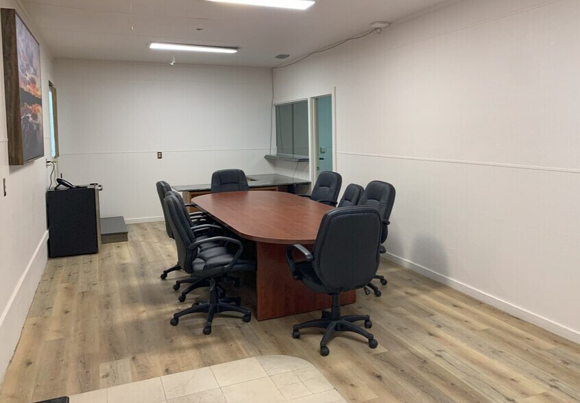 More Photos Of 13240 Pond Springs Rd, Austin Warehouse For Sale