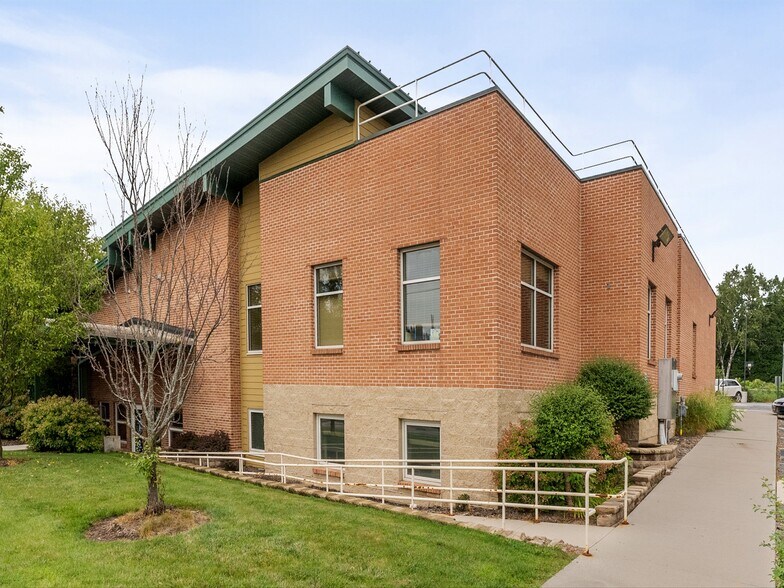 More Photos Of 920 State St, Manitowoc Medical For Lease