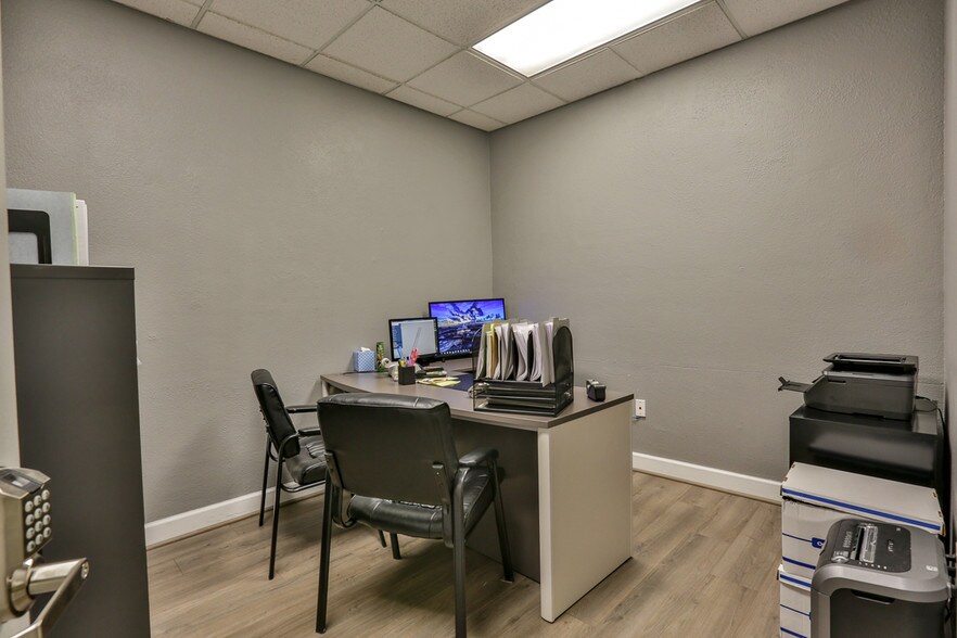 More Photos Of 711 Commercial Dr, Daytona Beach Manufacturing For Lease