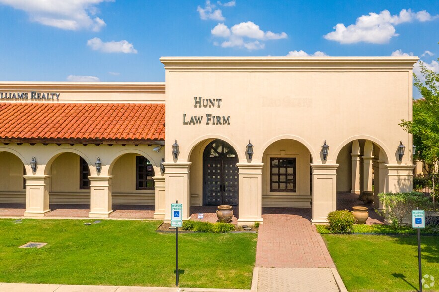 More Photos Of 2010 N Hampton Rd, DeSoto Storefront Retail Office For Lease