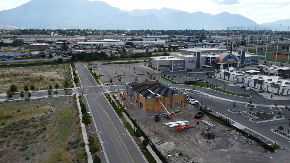 More Photos Of 634 N Mill Road, Vineyard Storefront Retail Office For Lease