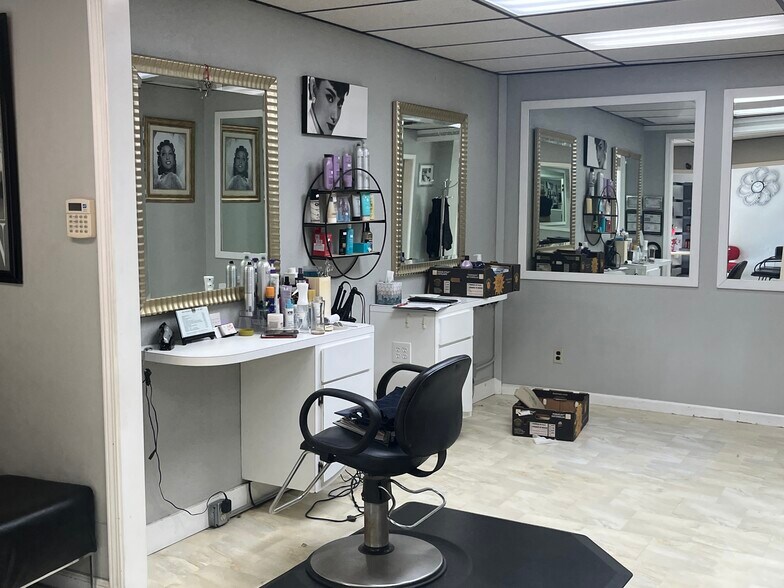 More Photos Of 2747 Riverside Blvd, Sacramento Office Residential For Lease