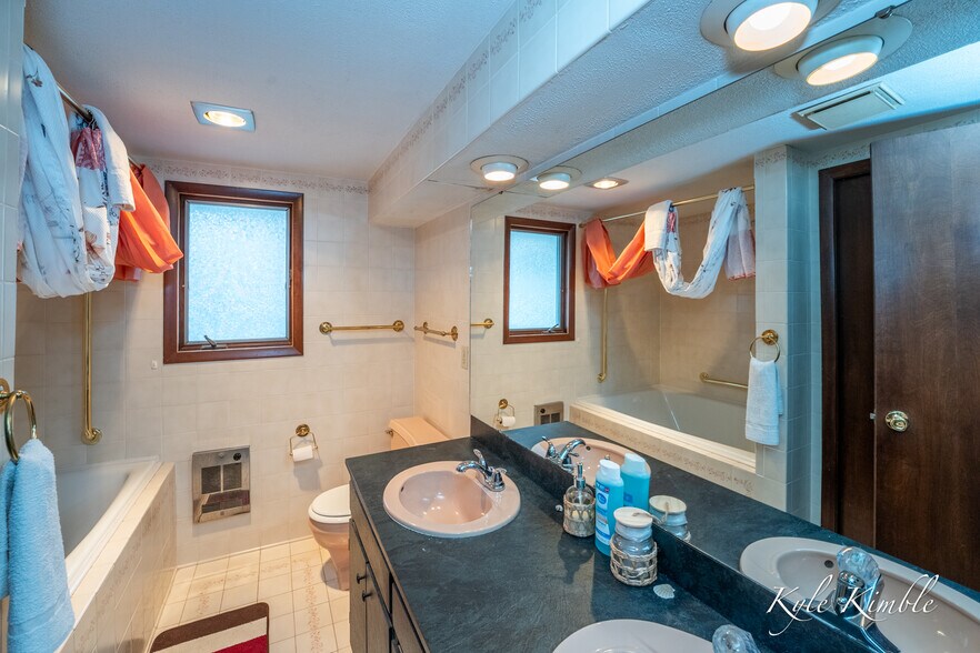 More Photos Of 104 W Houghton Lake Dr, Prudenville Hotel For Sale
