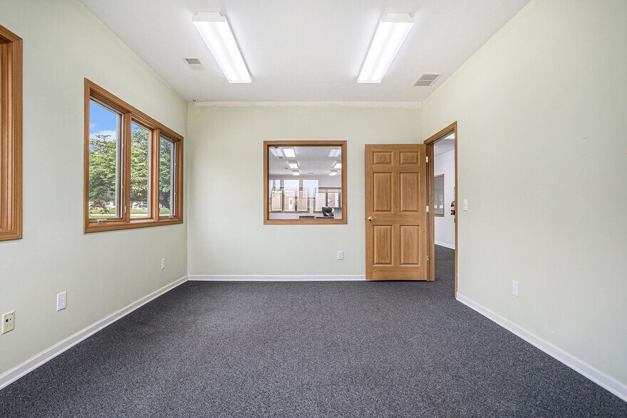 More Photos Of 550 E Cork St, Kalamazoo Freestanding For Sale
