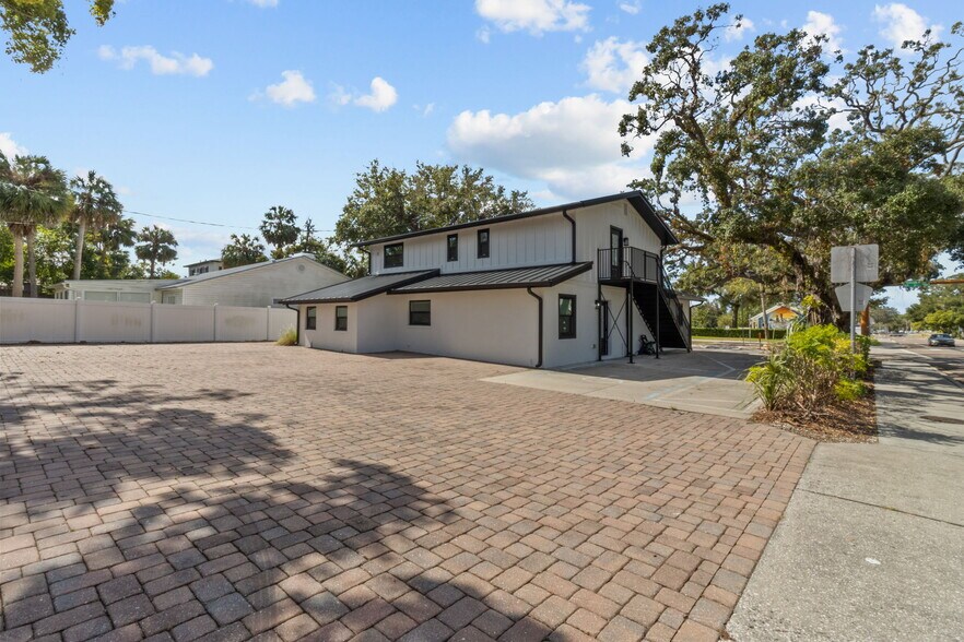 More Photos Of 1122 Omaha St, Palm Harbor Office Residential For Sale