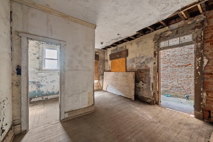 More Photos Of 1648 Vine St, Cincinnati Storefront Retail Residential For Sale