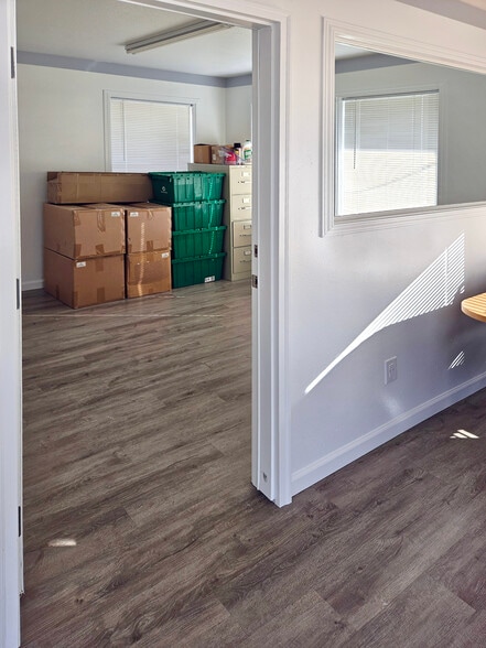 More Photos Of 1206 NE Adams St, Mcminnville Office For Sale