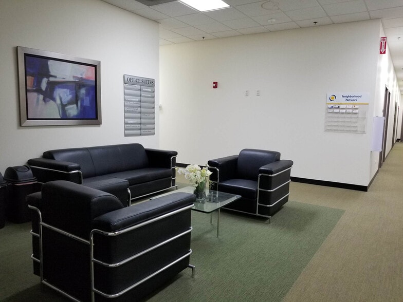 More Photos Of 700 E Park Ave, Libertyville Self Storage For Lease
